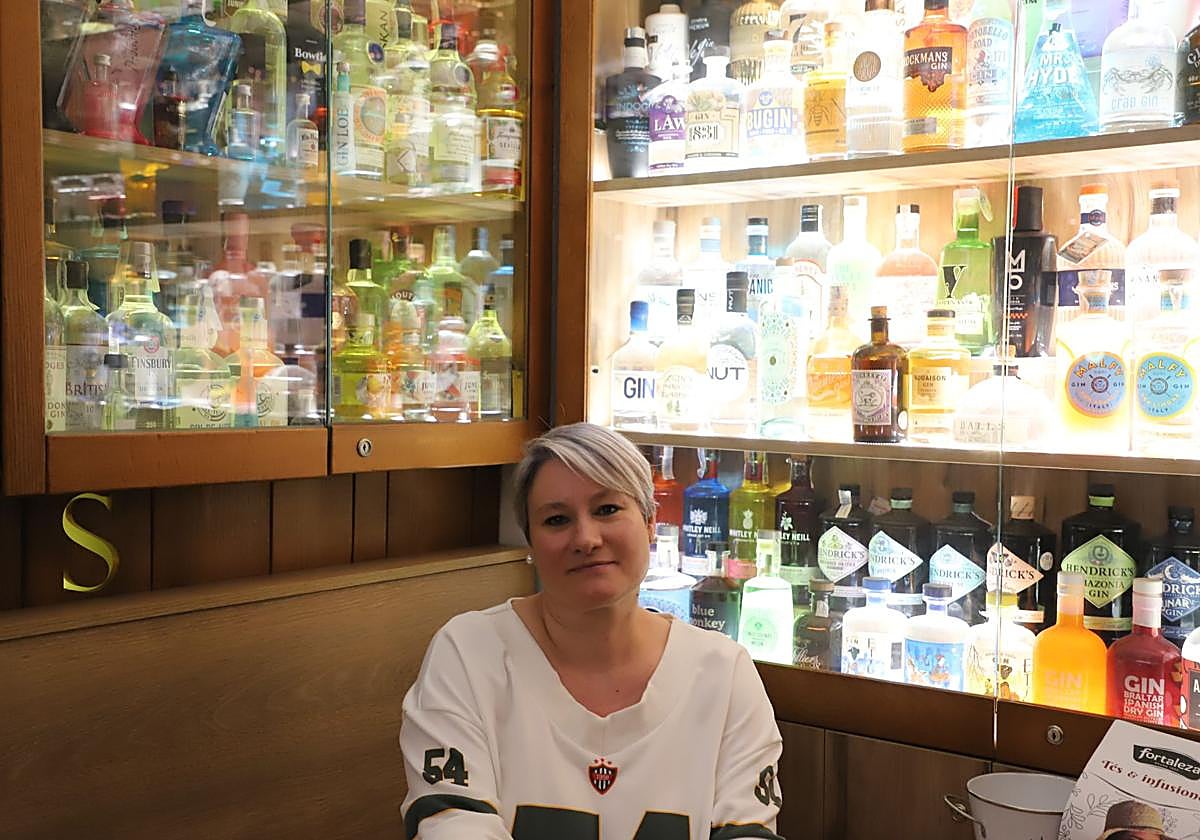 El bar de Burgos que tiene más de 1.200 botellas de ginebra