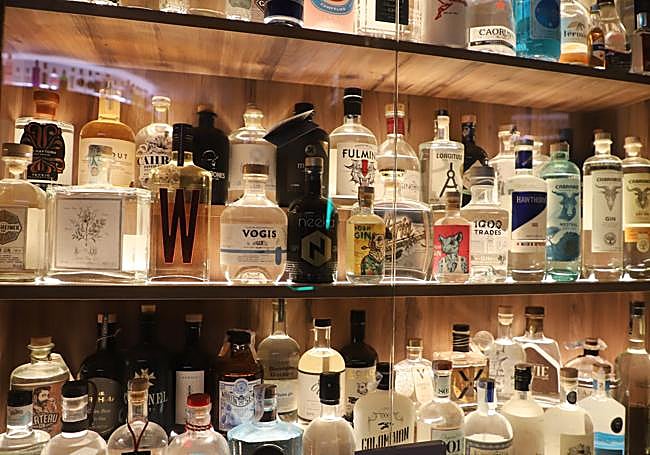 La colección de ginebras de Monigins está compuesta por más de 1.200 botellas.