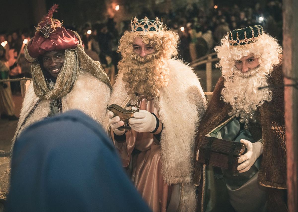 Imagen secundaria 1 - Belén viviente y Cabalgata de Reyes de Torregalindo.