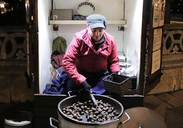 La castañera, el oficio que custodia las calles de Burgos en invierno