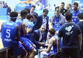 Bruno Savignani, dirigiendo un partido en el Coliseum.