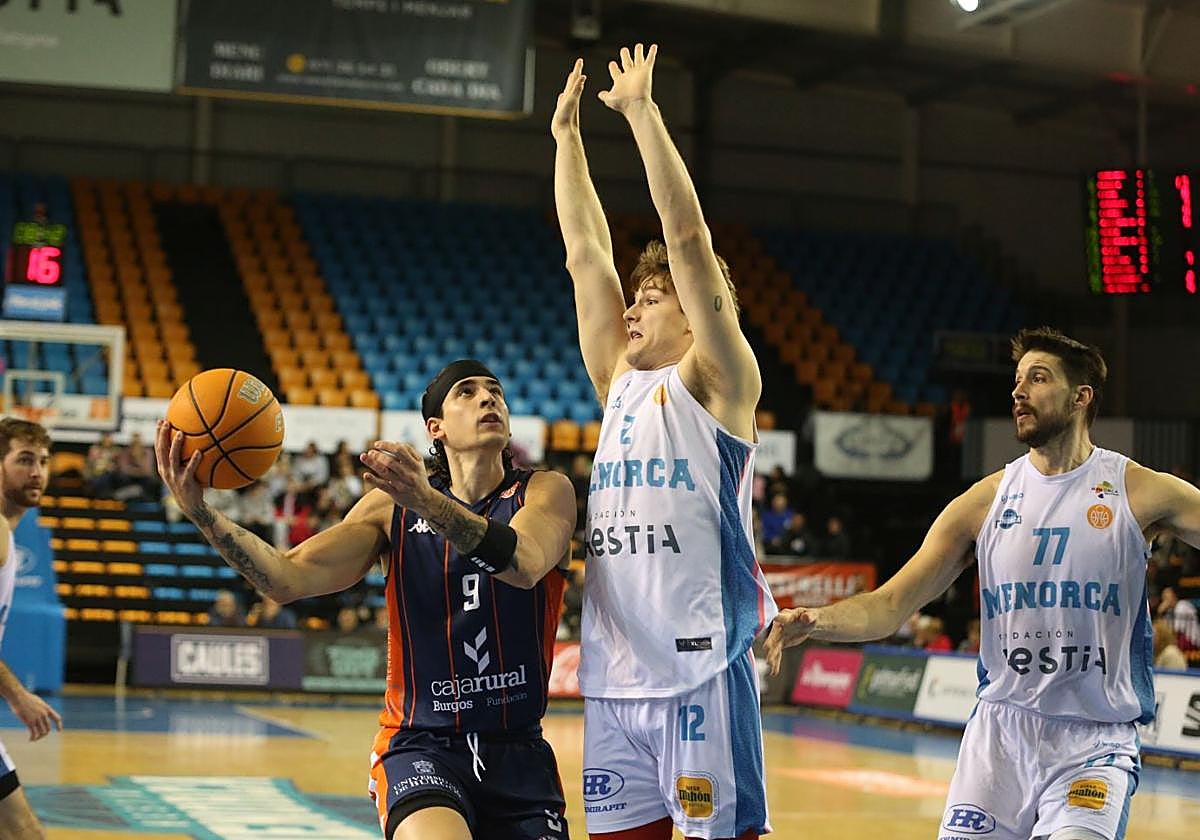 Trabajado triunfo del Tizona en Menorca