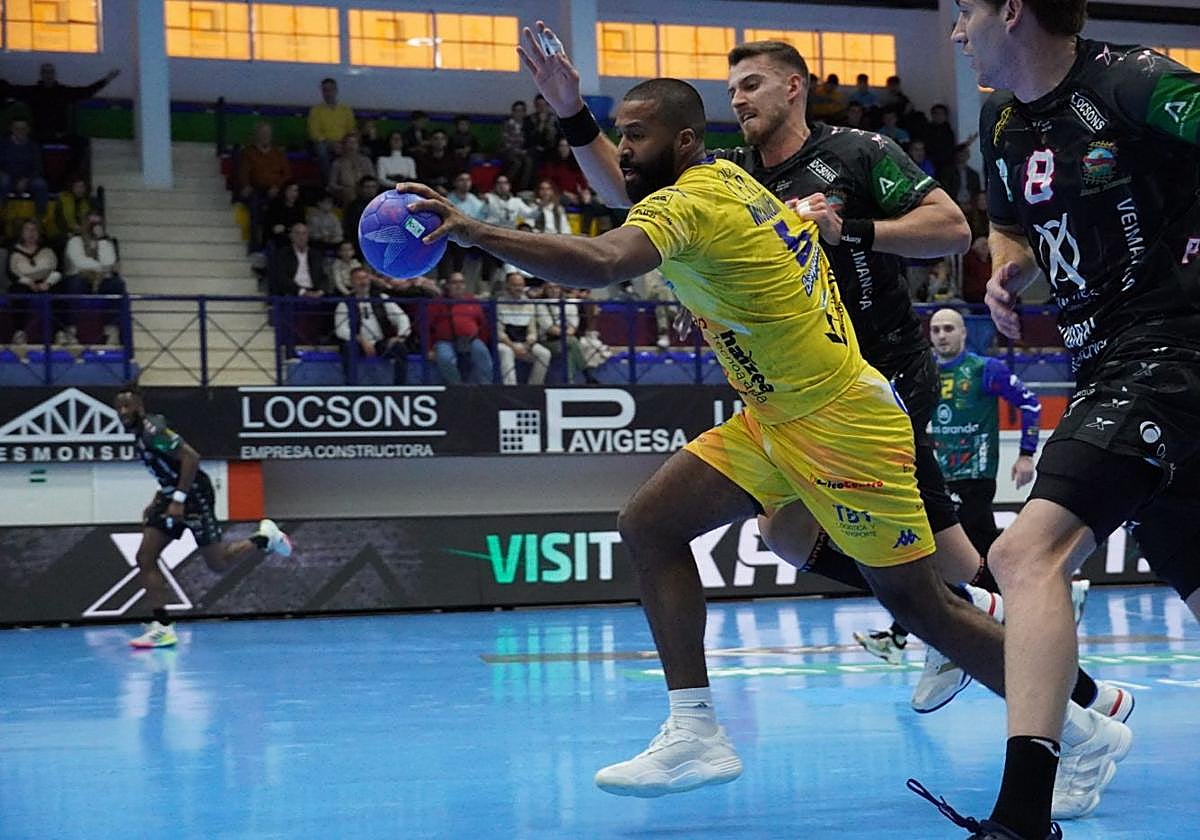 El Tubos Aranda se estrella contra el muro de Puente Genil