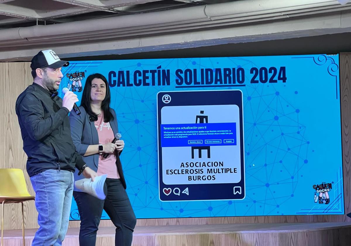 Verónica Sarabia, de la Junta directiva de AFAEM, y Rafael Rodriguez del Val, de Cagüen Socks.