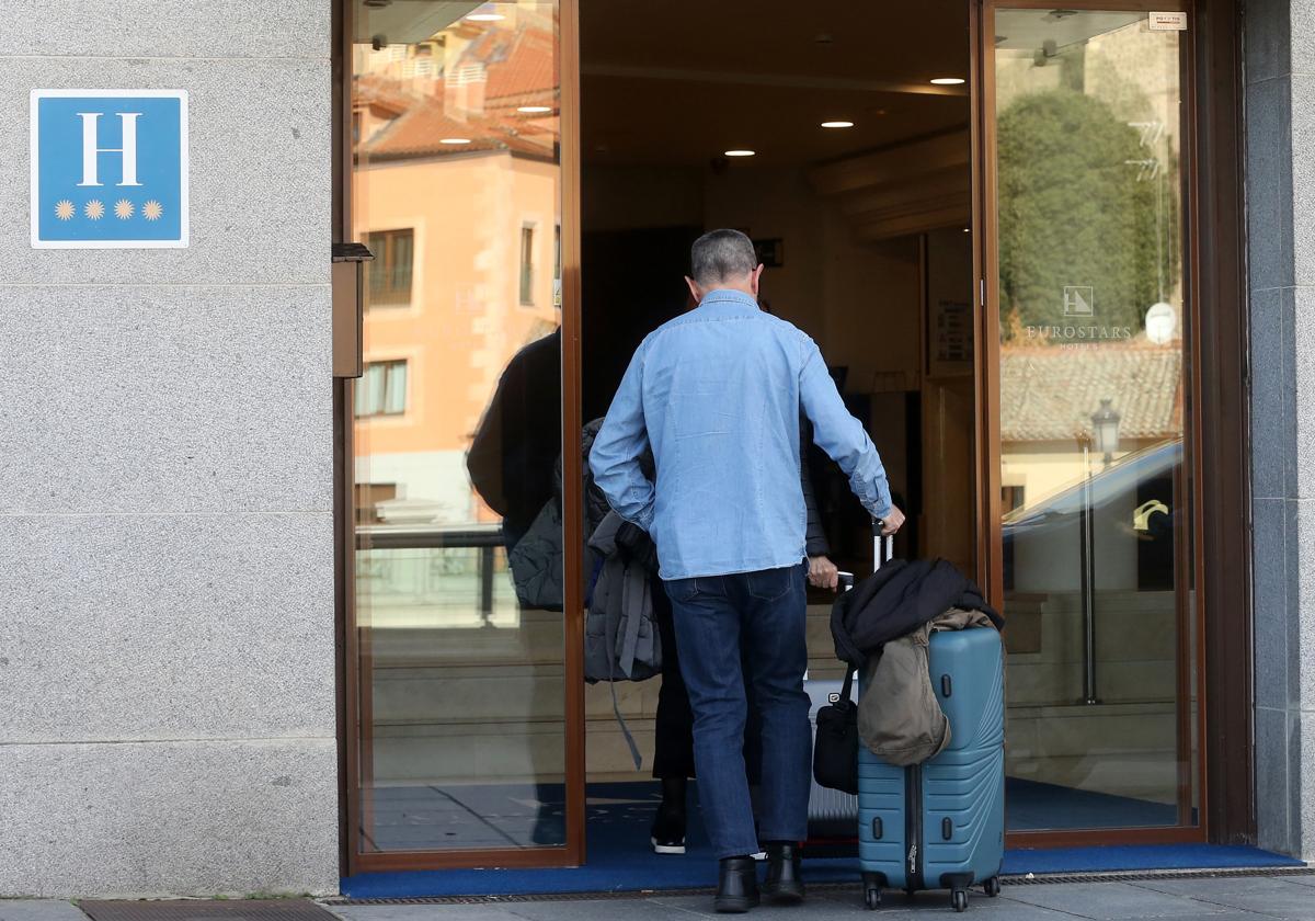 Hoteles y casas rurales de Burgos denuncian el caos de la nueva ley de registro