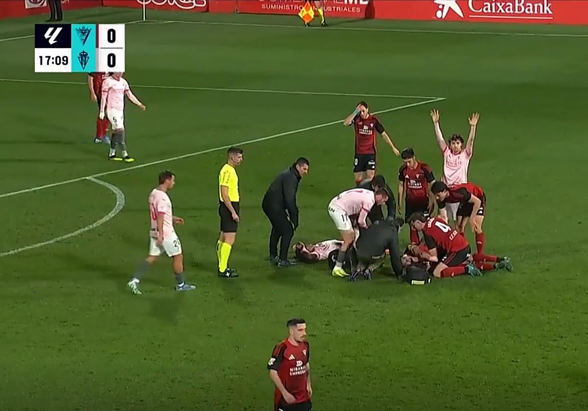 Imagen de los jugadores del Mirandés y Sporting