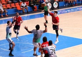 Faust Talens, durante una jugada de ataque del equipo burgalés.