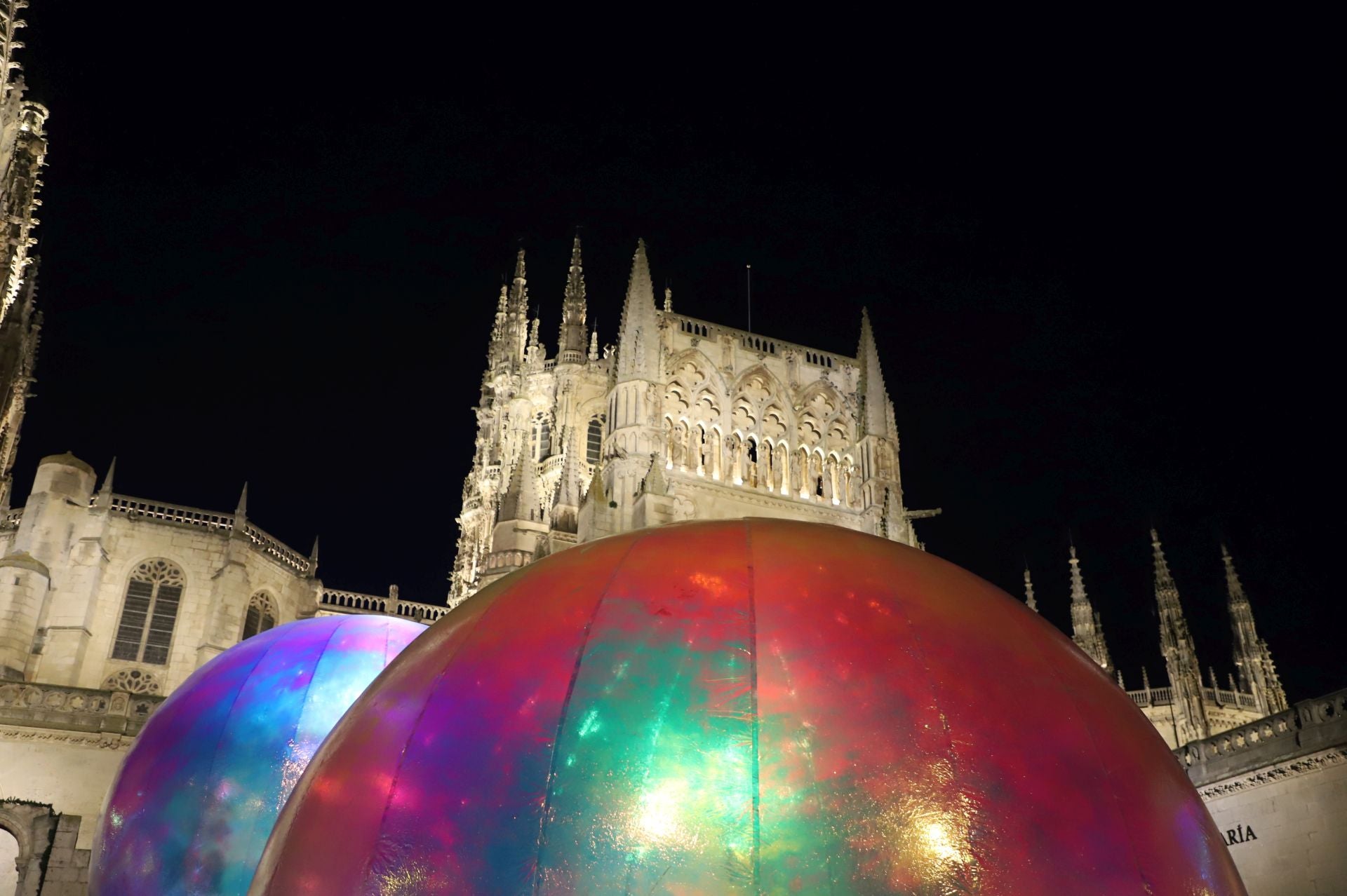 Así es el espectáculo navideño de burbujas gigantescas, luces y música de Burgos