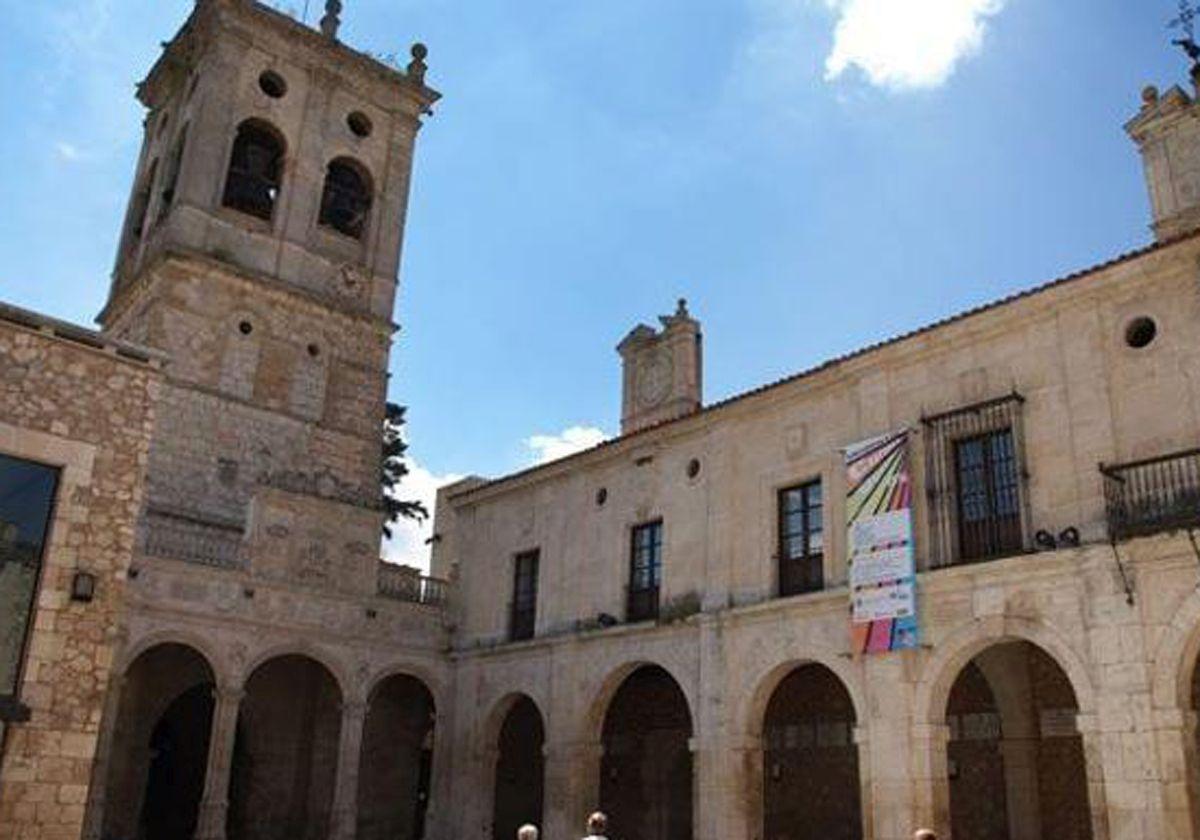 Claustro de Hospital del Rey, sede de la UBU.