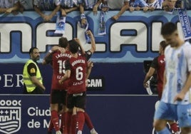 Los jugadores del Mirandés celebran un gol en Riazor.