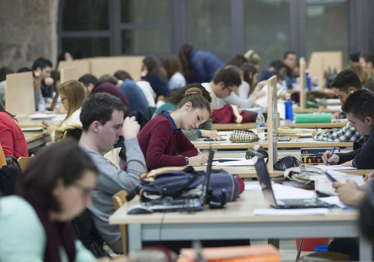 Cuatro de cada cinco jóvenes con educación superior tienen empleo en Castilla y León