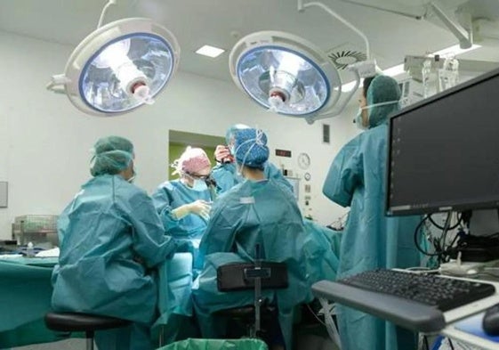 Imagen de archivo de un quirófano en el Hospital Universitario de Burgos.