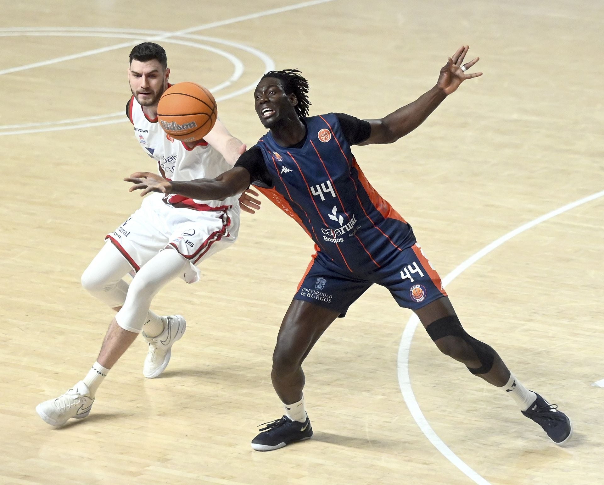 El derbi burgalés de baloncesto, en imágenes