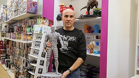 Así funciona la impresora 3D que hace más de 700 figuras al año en Burgos