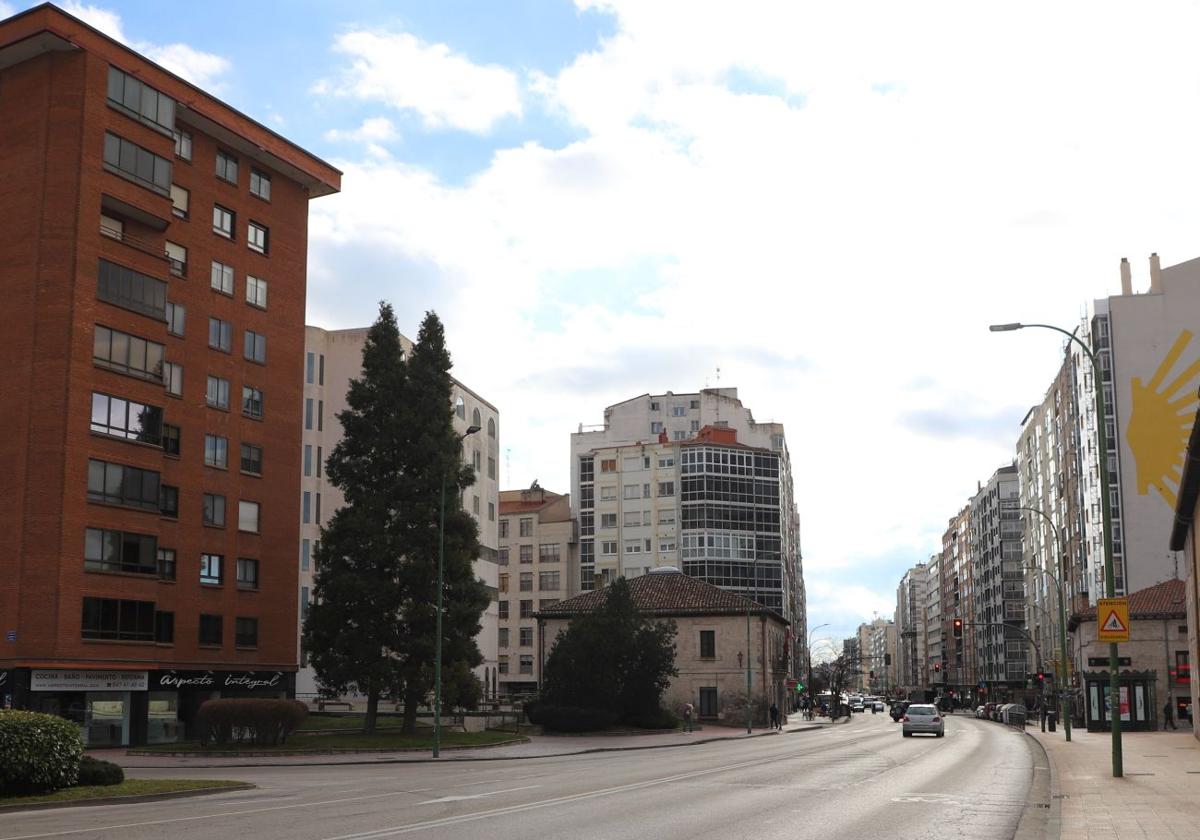 Imagen de archivo de algunos edificios de la calle Vitoria de Burgos.