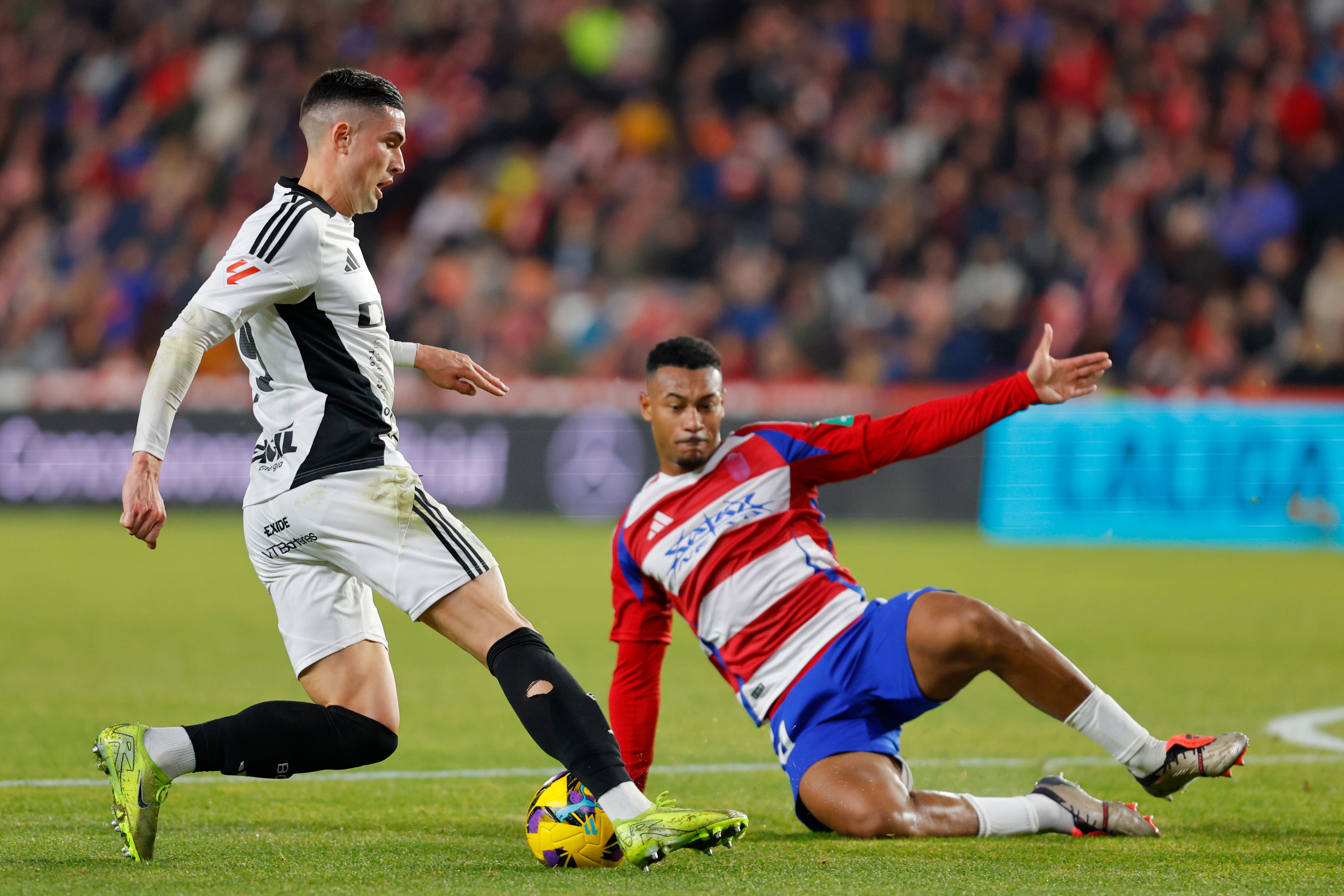 Así ha sido, en imágenes, el encuentro entre el Granada CF y el Burgos CF