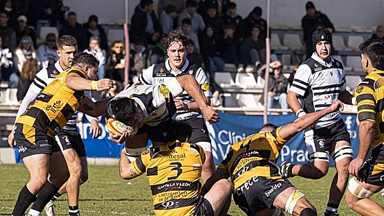 El partido entre El Salvador y el Recoletas Burgos, en imágenes