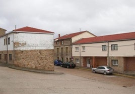 Casas de los maestros, ubicación del Cuartel de la Guardia Civil.