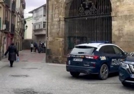 Dispositivo policial desplegado en Miranda para buscar los restos de la mujer desaparecida.