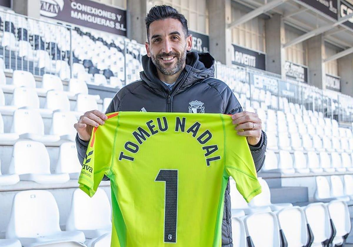 Tomeu Nadal, con la camiseta del Burgos CF.