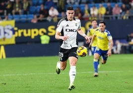 Edu Espiau en el partido ante el Cádiz.