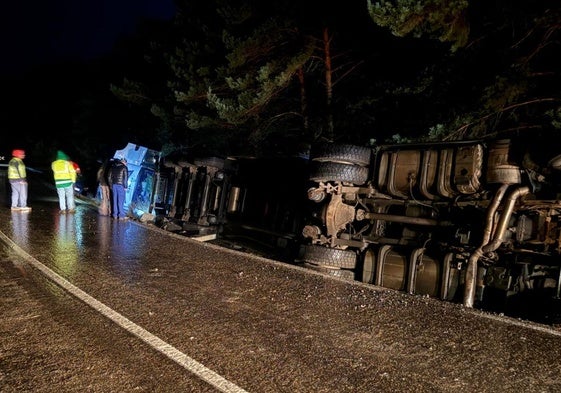 Dos camiones y un coche han volcado en el Alto del Cerro, de la BU-925.