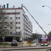 Susto al desatarse una intensa humareda en el tejado de un edificio en Burgos