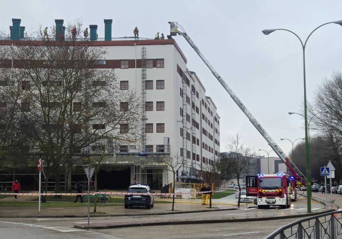 Los Bomberos han tenido que actuar en la plaza María Cruz Ebro.