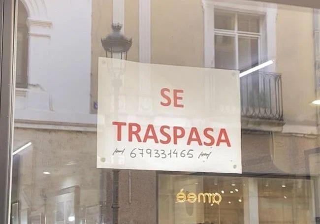 Cartel informando del traspaso.