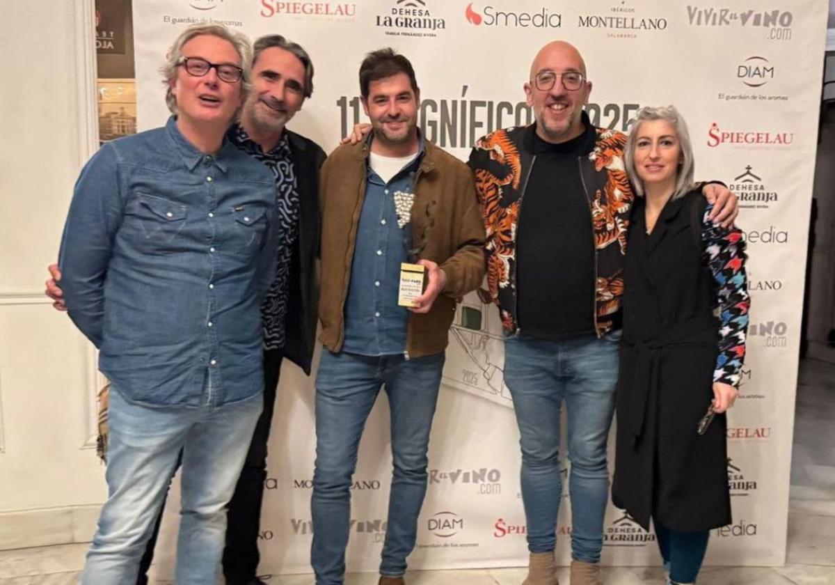 Los representantes de Bodegas Neo reciben el galardón a «Magnífica Trayectoria».