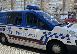 Imagen de archivo de un coche de la Policía Local en Burgos.
