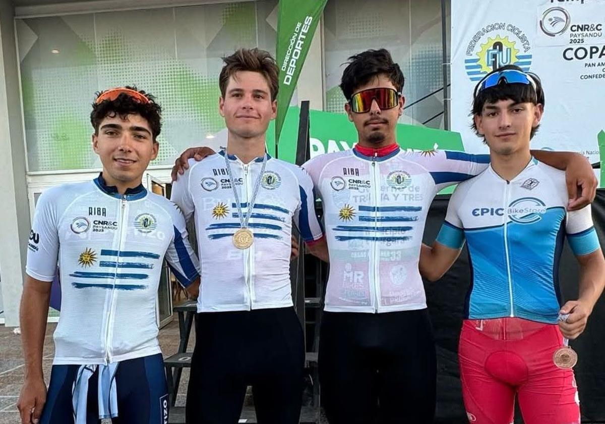 Eric Fagúndez posa junto a los campeones nacionales del resto de categorías.