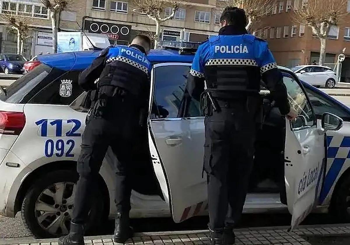 Imagen de archivo de una patrulla de la Policía Local.