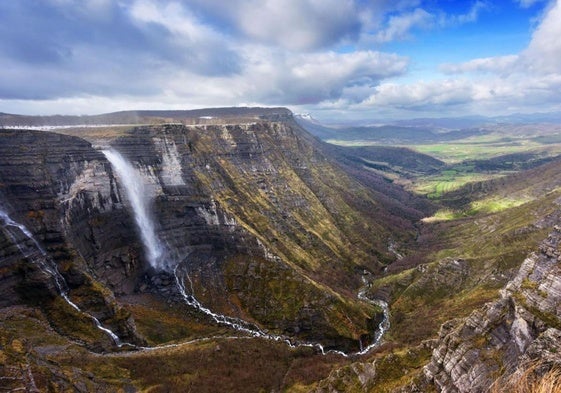 El Salto del Nervión es el gran reclamo del Monte Santiago.