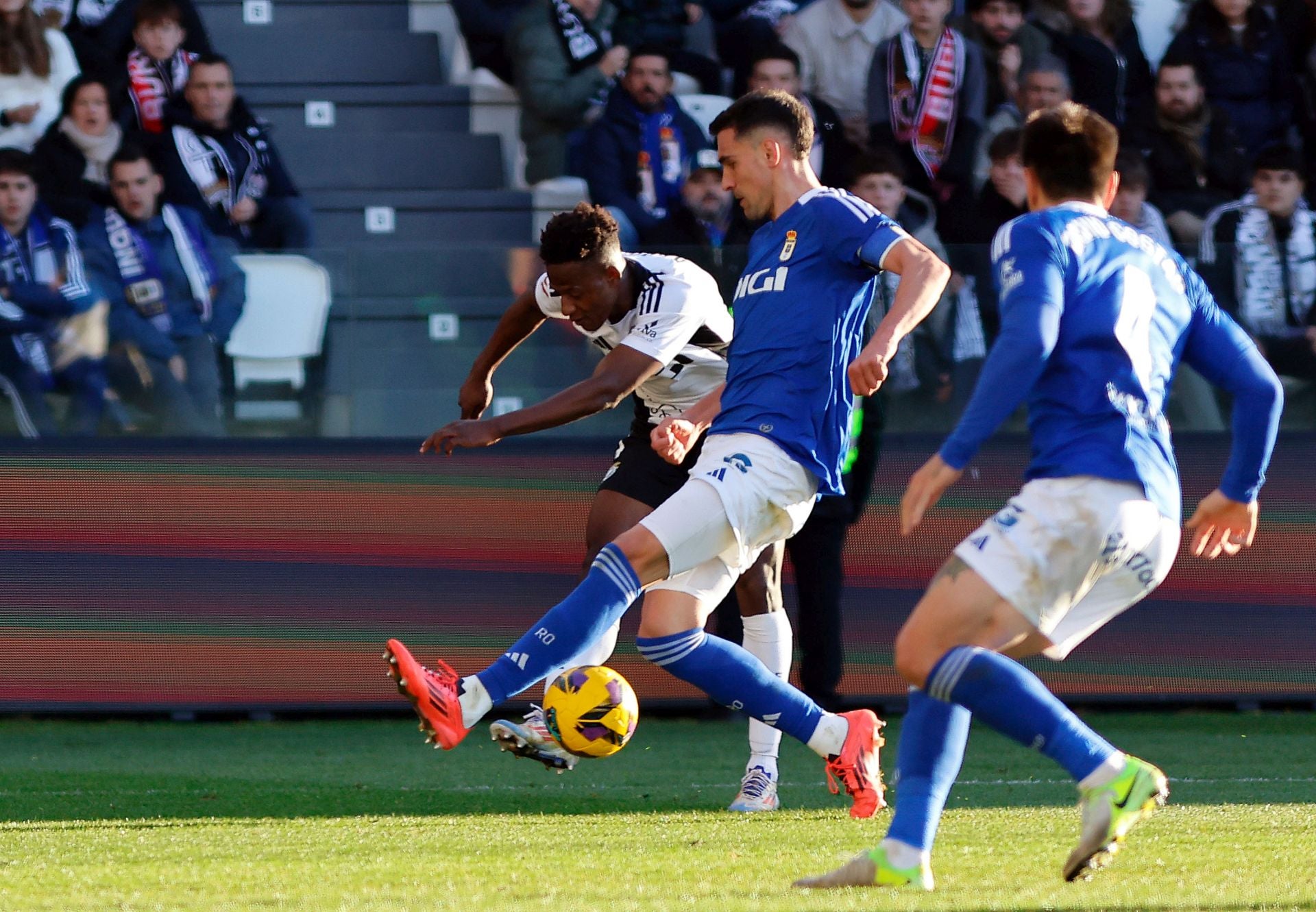 El Burgos deja escapar los tres puntos de El Plantío frente al Real Oviedo