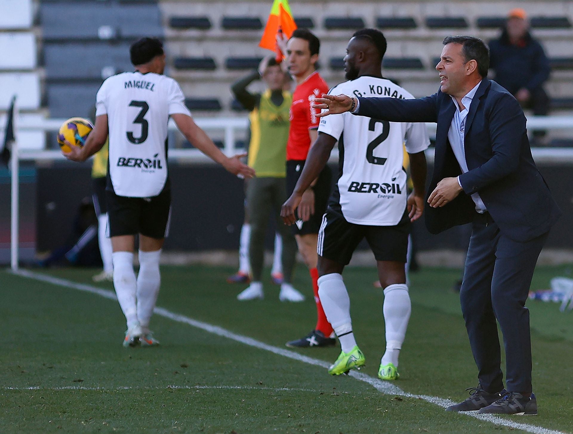 El Burgos deja escapar los tres puntos de El Plantío frente al Real Oviedo
