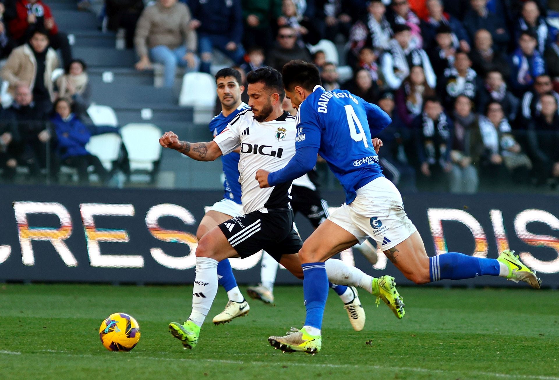 El Burgos deja escapar los tres puntos de El Plantío frente al Real Oviedo