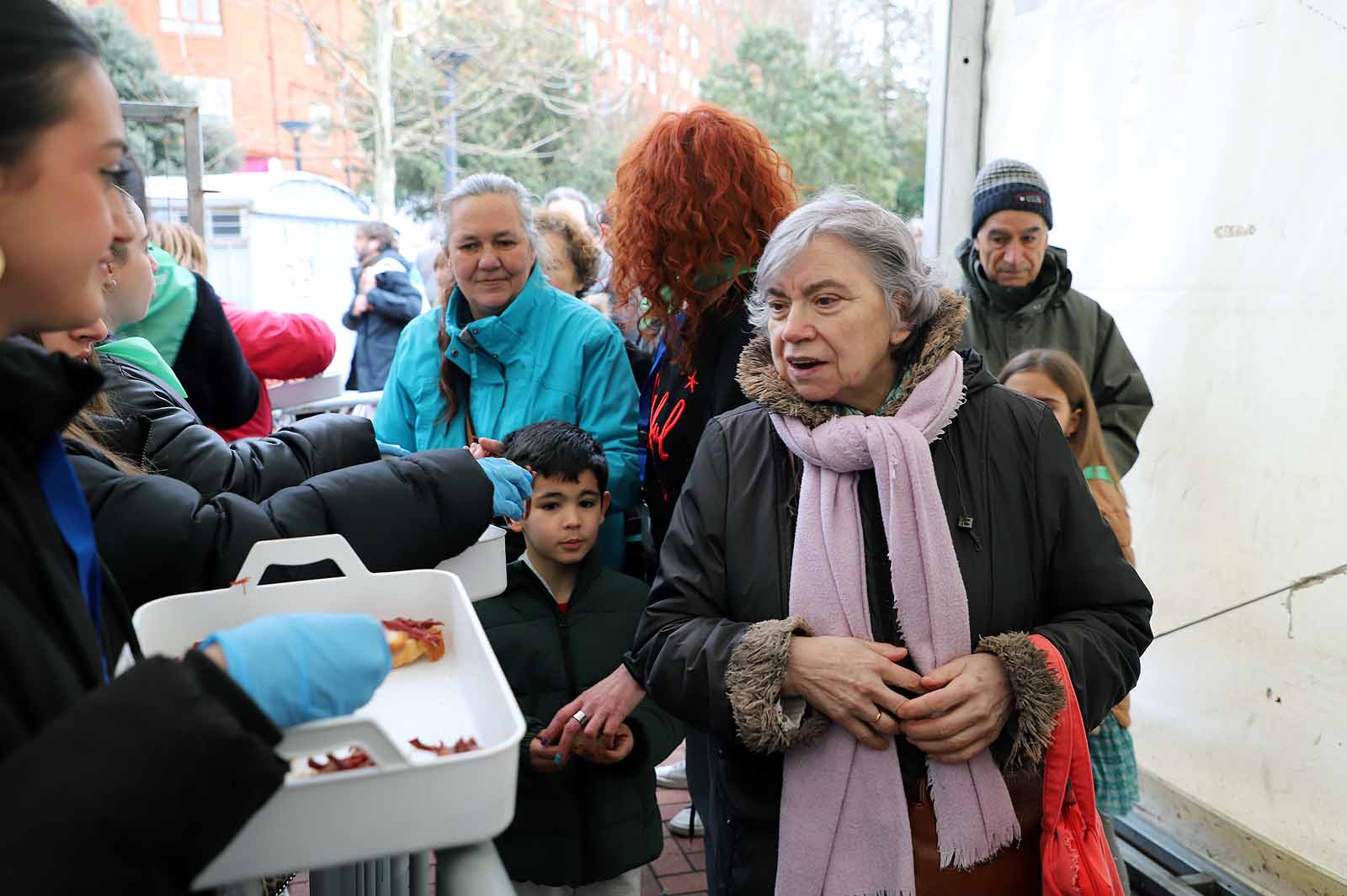 Así ha sido, en imágenes, el tracional reparto de cecina