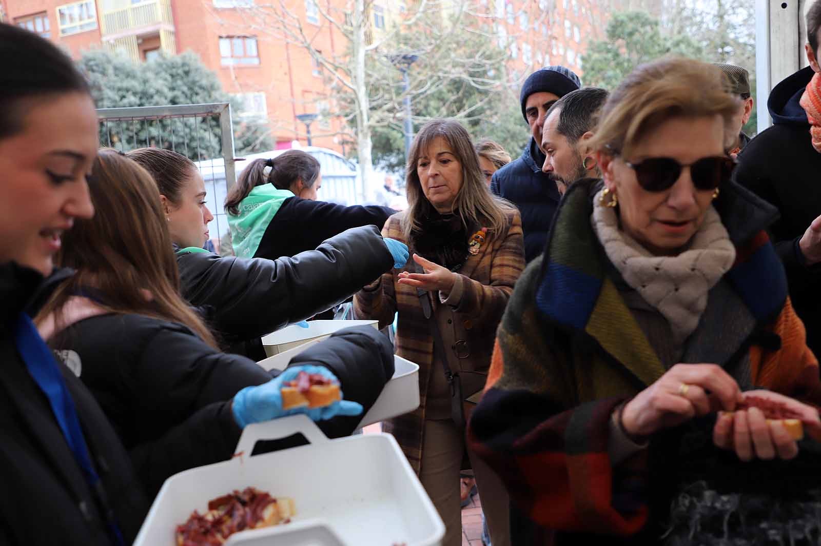 Así ha sido, en imágenes, el tracional reparto de cecina