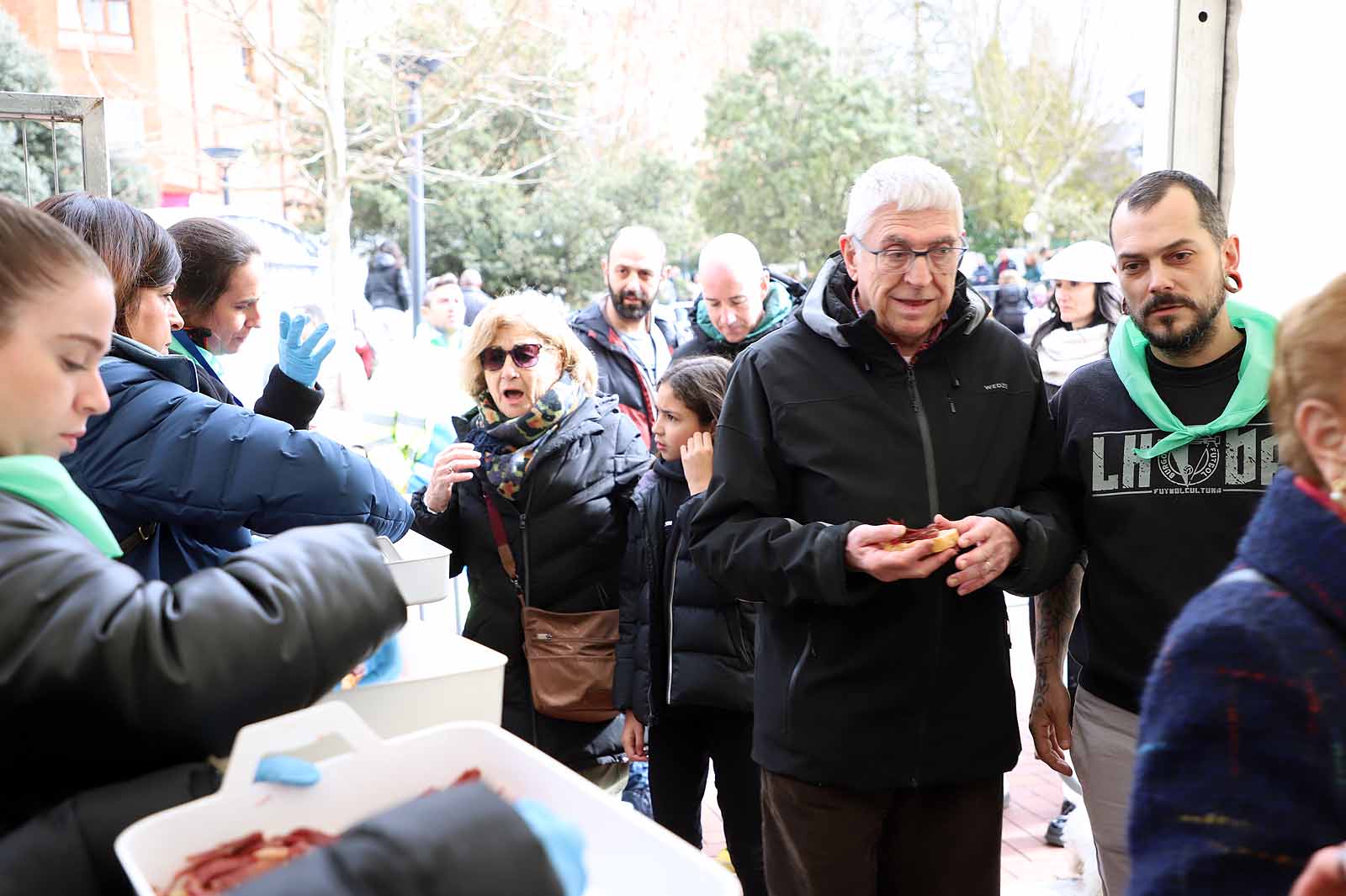 Así ha sido, en imágenes, el tracional reparto de cecina