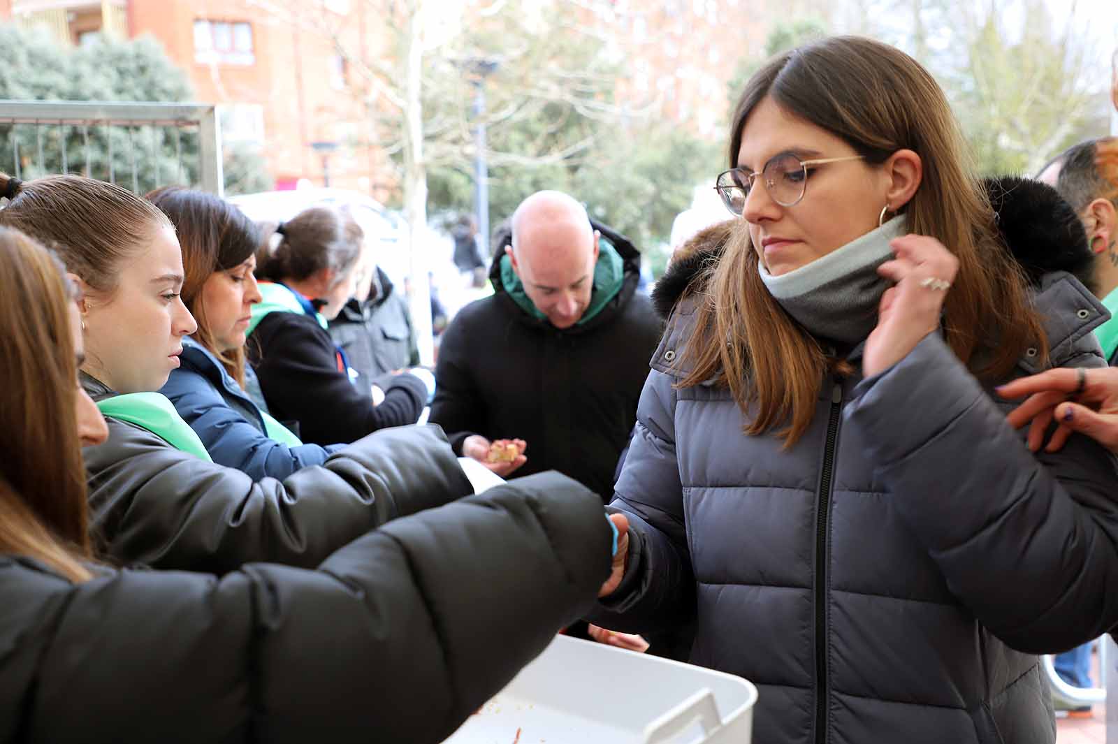 Así ha sido, en imágenes, el tracional reparto de cecina