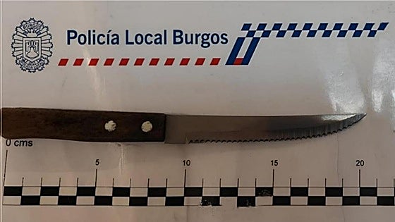 Amenaza con un cuchillo a unos amigos, se atrinchera en un bar y acaba detenido en Burgos