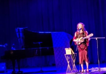 La jota suena en Miranda con la voz y el alma de Carmen París