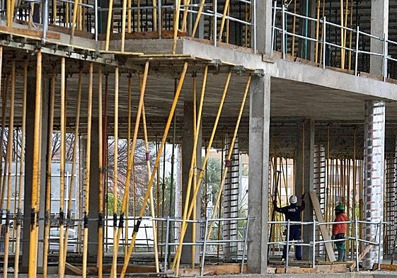 La Construcción lideró la caída del paro en Burgos en febrero.