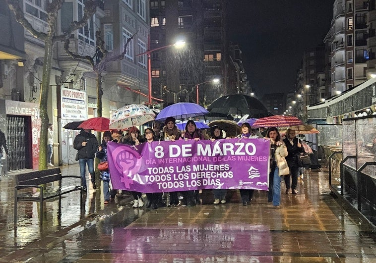 La alcaldesa y la concejala de Igualdad lideraron la marcha