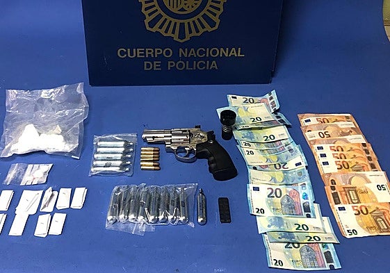 Parte de lo requisado en este piso del centro de Burgos.