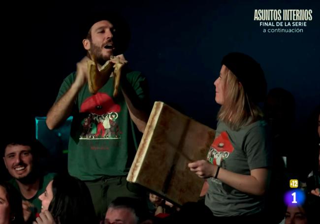 Los dos jóvenes de Quecedo de Valdivieso en el programa La Revuelta,