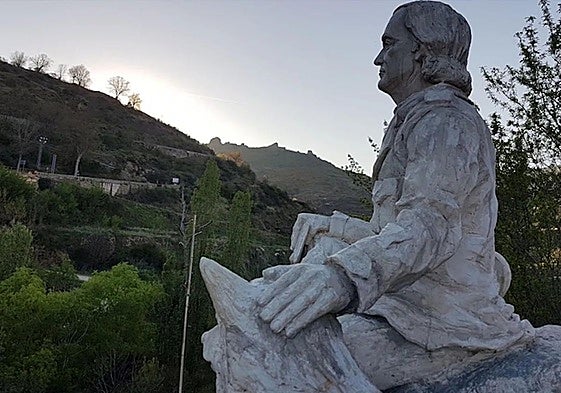Escultura de Félix obra del artista de Trigueros del Valle Juan Villa, en Poza.