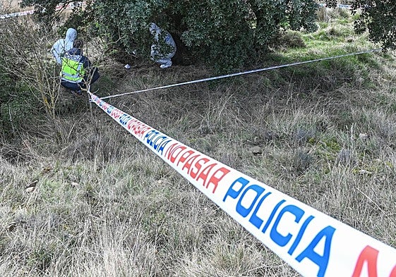 Zona acotada por la Policia, próxima al lugar en el que fue encontrado el cuerpo de Andrea Bejarano.