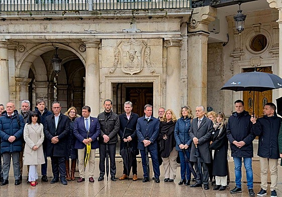 Minuto de silencio por Andrea Bejarano en la plaza Mayor de Burgos.